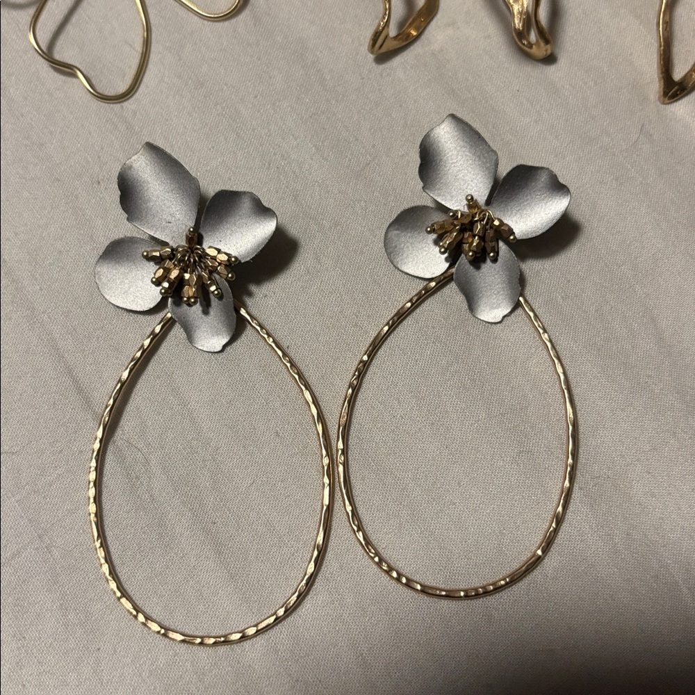 ANTHROOLOGIE/ZARA floral earring bundle - Picture 4 of 7